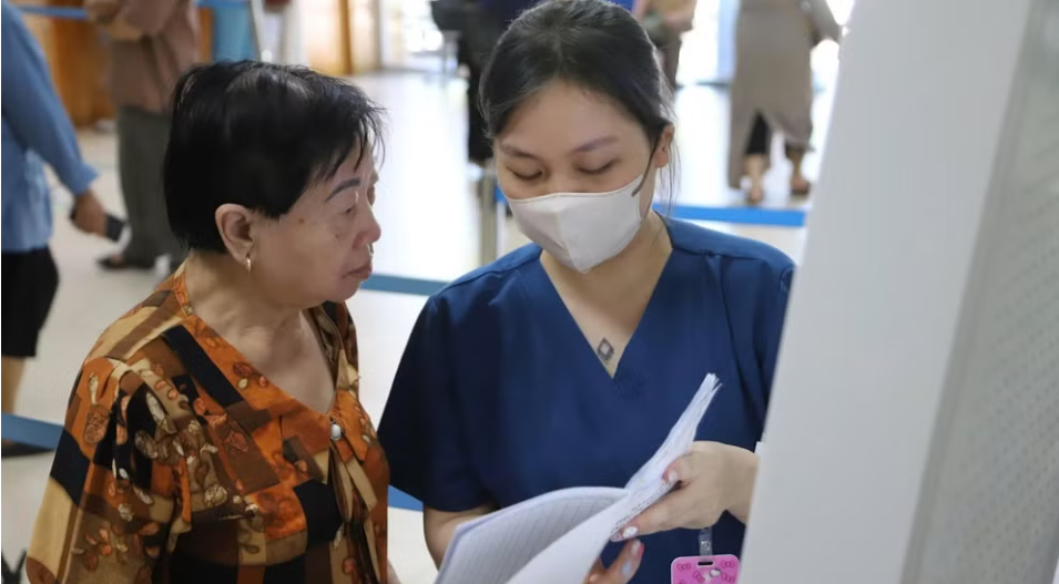 Tăng mạnh phụ cấp, tạo động lực giữ chân nhân viên y tế
