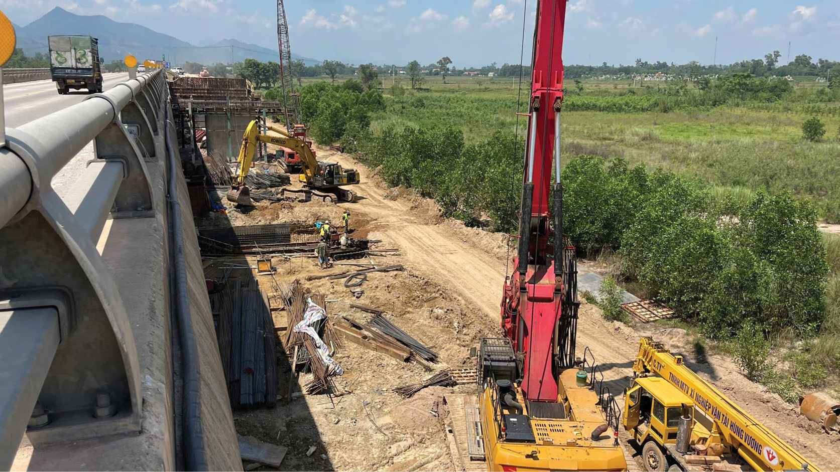 Dự án cao tốc Cam Lộ - La Sơn Tháo gỡ khó khăn về mặt bằng và vật liệu xây dựng