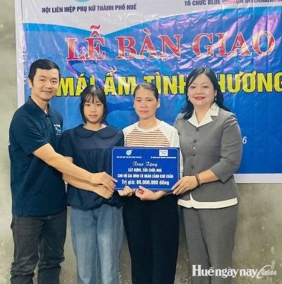 Trao “Mái ấm tình thương” cho hội viên phụ nữ