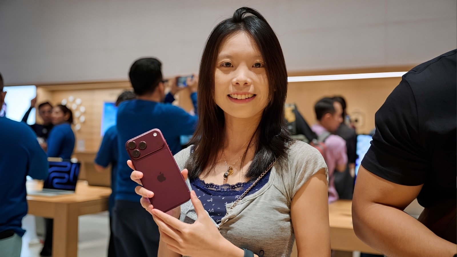 Cellphones bất ngờ giảm giá sâu hàng loạt iPhone 18 lên đến 5tr