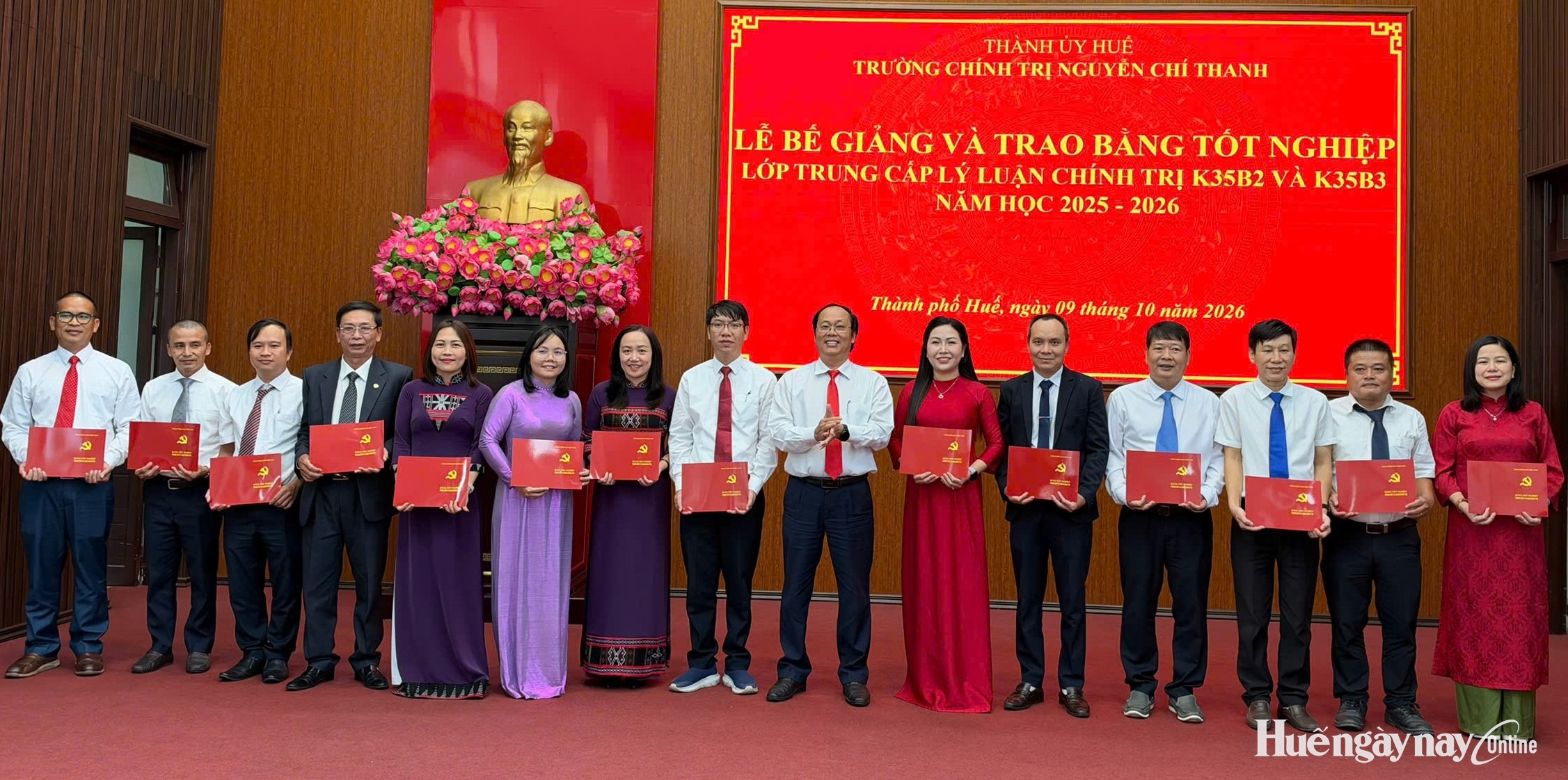 Gần 150 cán bộ dự nguồn hoàn thành khóa học Trung cấp Lý luận Chính trị