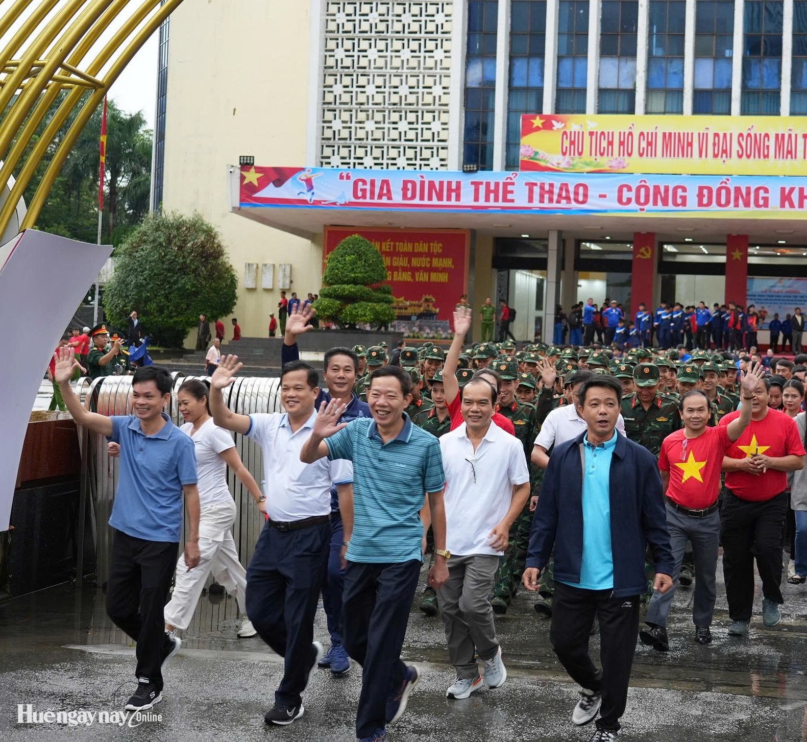 Hơn 1 000 người hưởng ứng lễ phát động Mỗi người dân lựa chọn ít nhất một môn thể thao