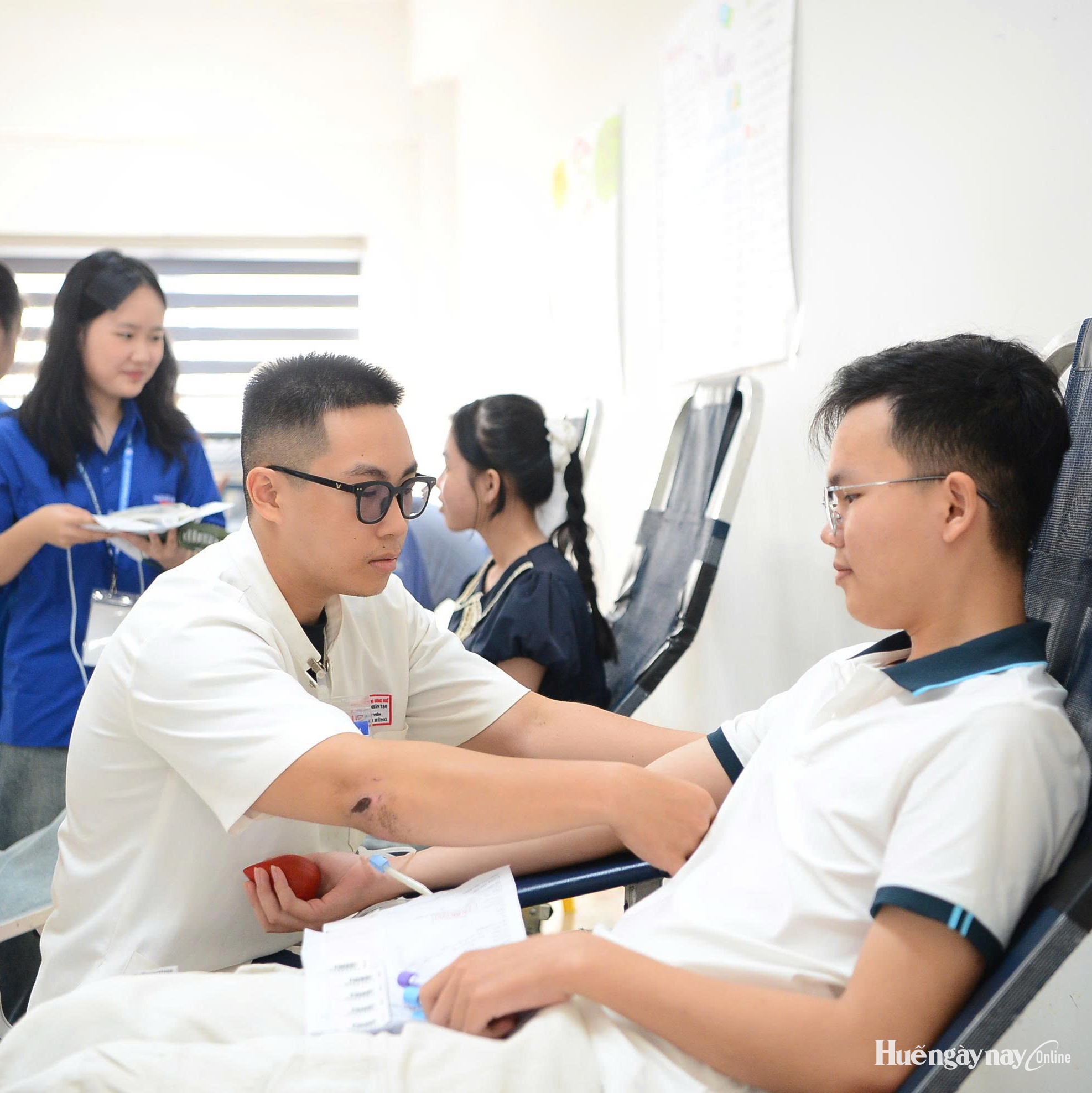 Hơn 500 đoàn viên, sinh viên tham gia hiến máu tình nguyện