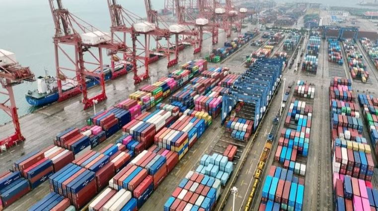 Áp lực từ các cú sốc đối với kinh tế thế giới