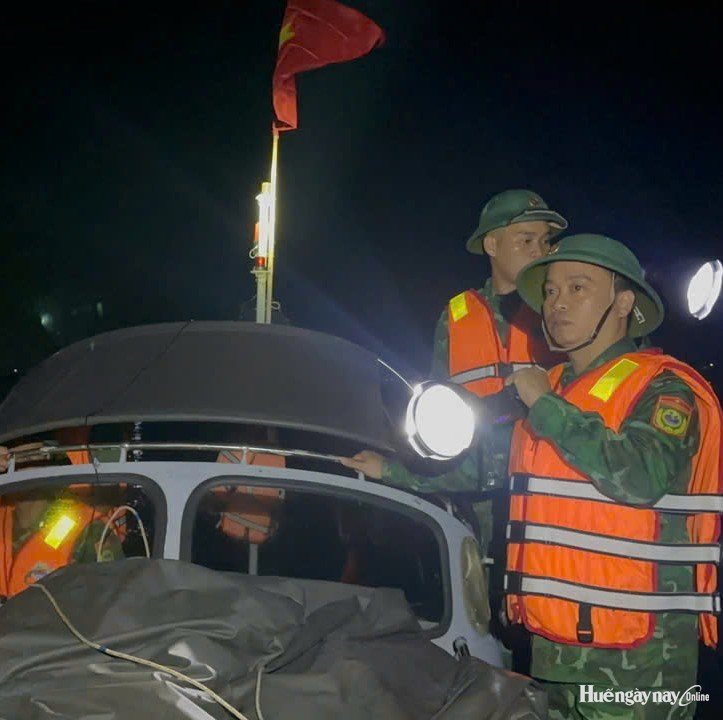 Một người tử vong trong vụ chìm thuyền gần cửa biển Thuận An