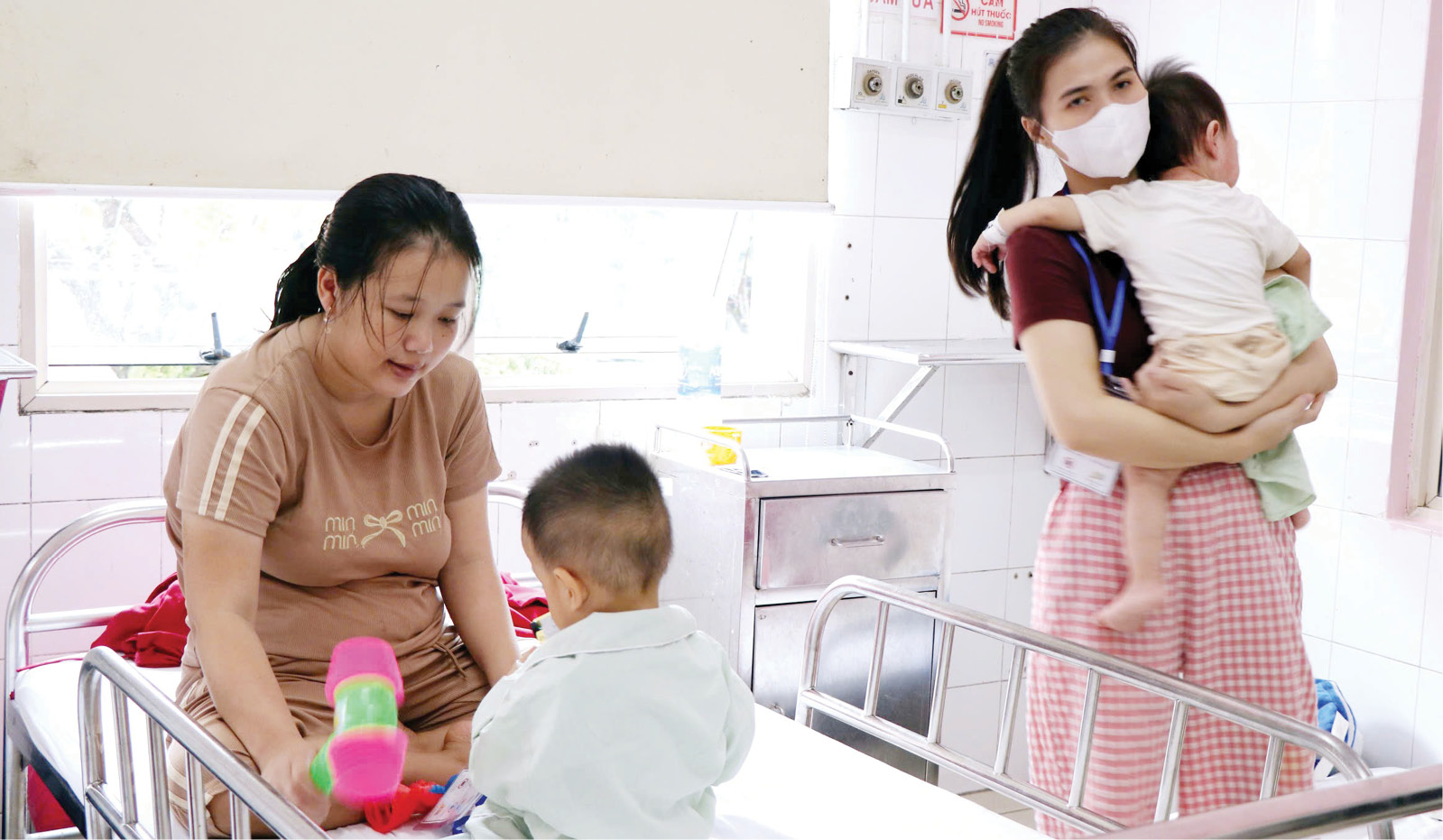Thời tiết giao mùa, bệnh nhân nhập viện tăng đột biến