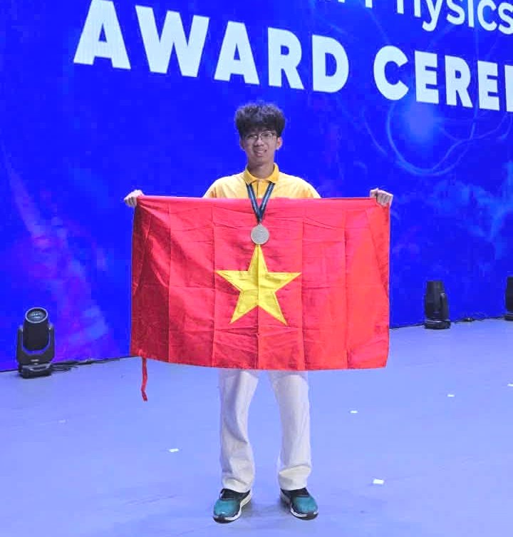 Học sinh Quốc Học - Huế giành Huy chương Bạc Olympic Vật lí quốc tế Al-Fergani