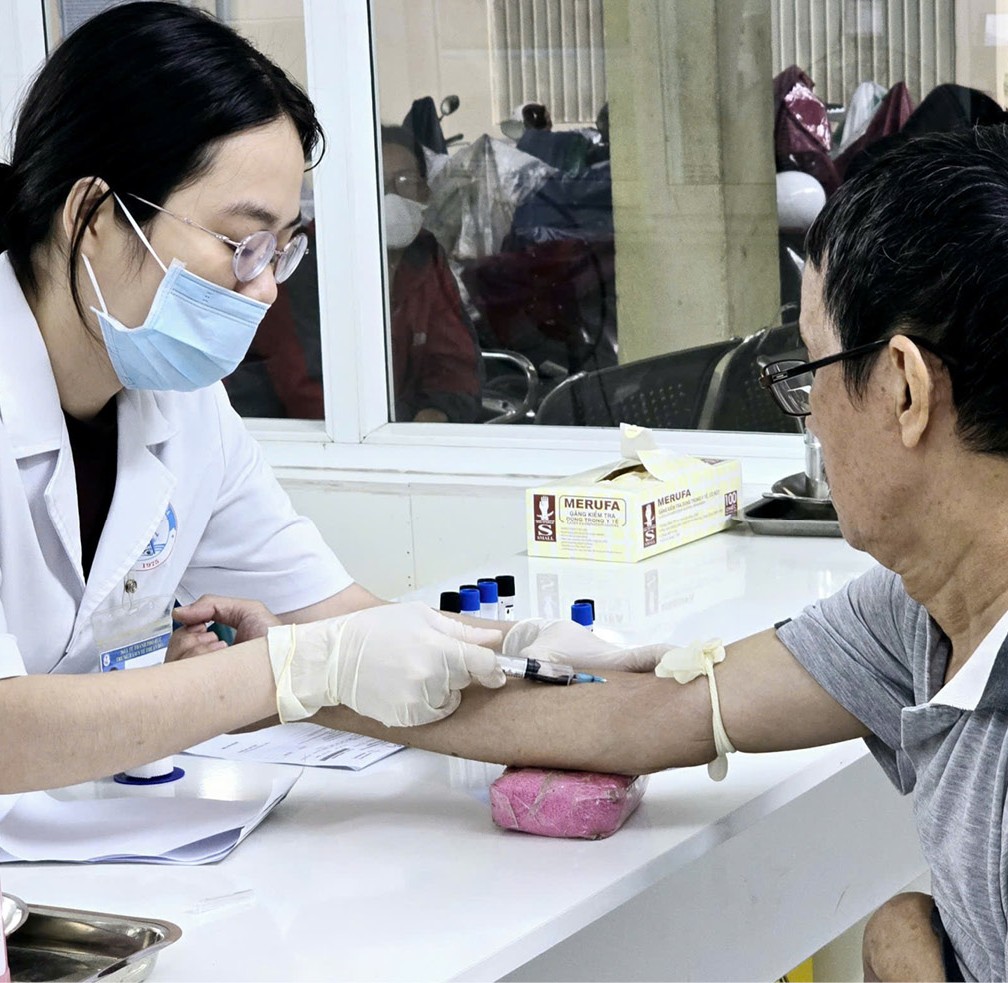 Giảm áp lực khám bệnh vào giờ cao điểm