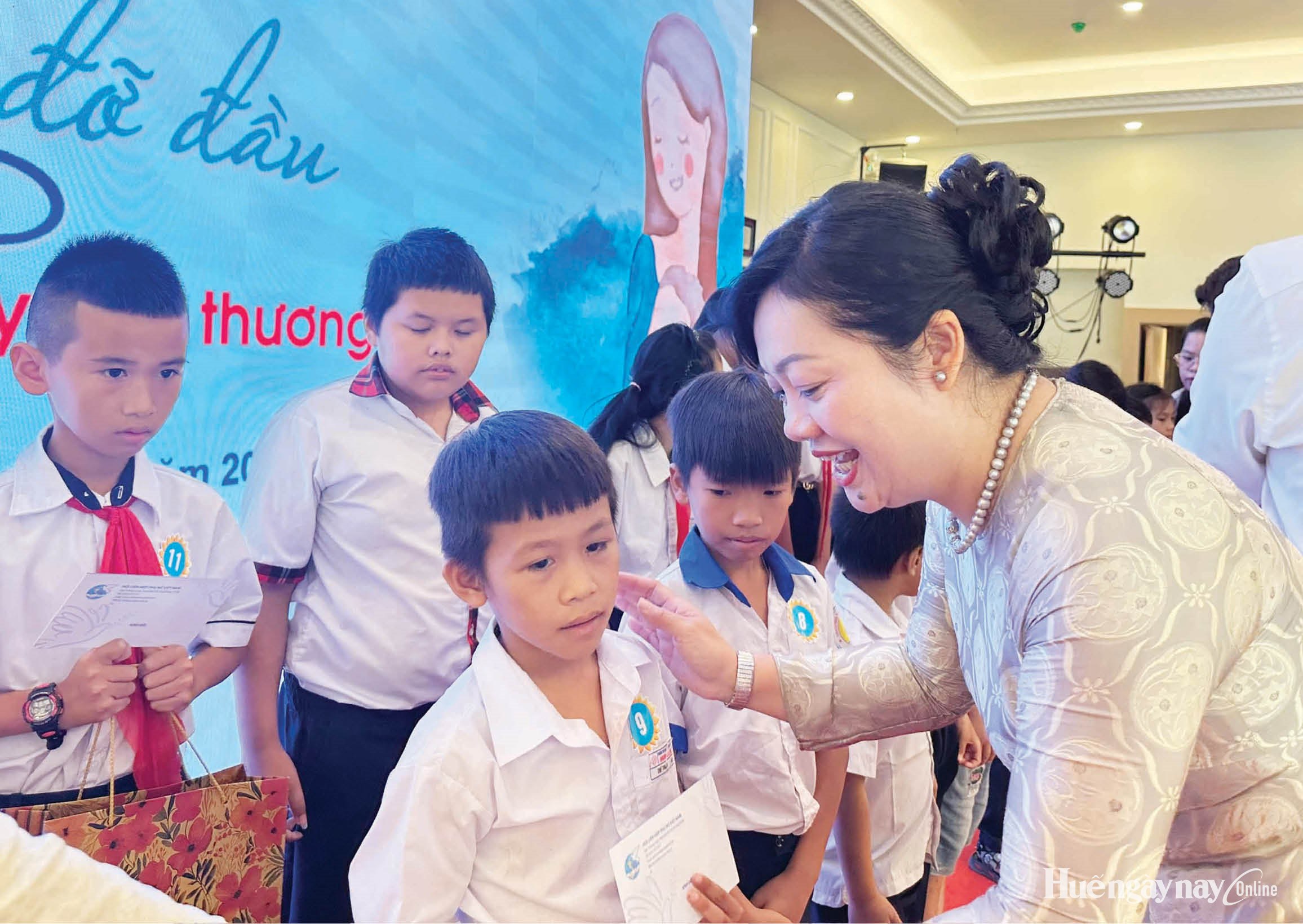 Đồng hành cùng phụ nữ, trẻ em khó khăn