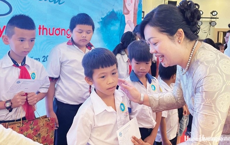 Đồng hành cùng phụ nữ, trẻ em khó khăn
