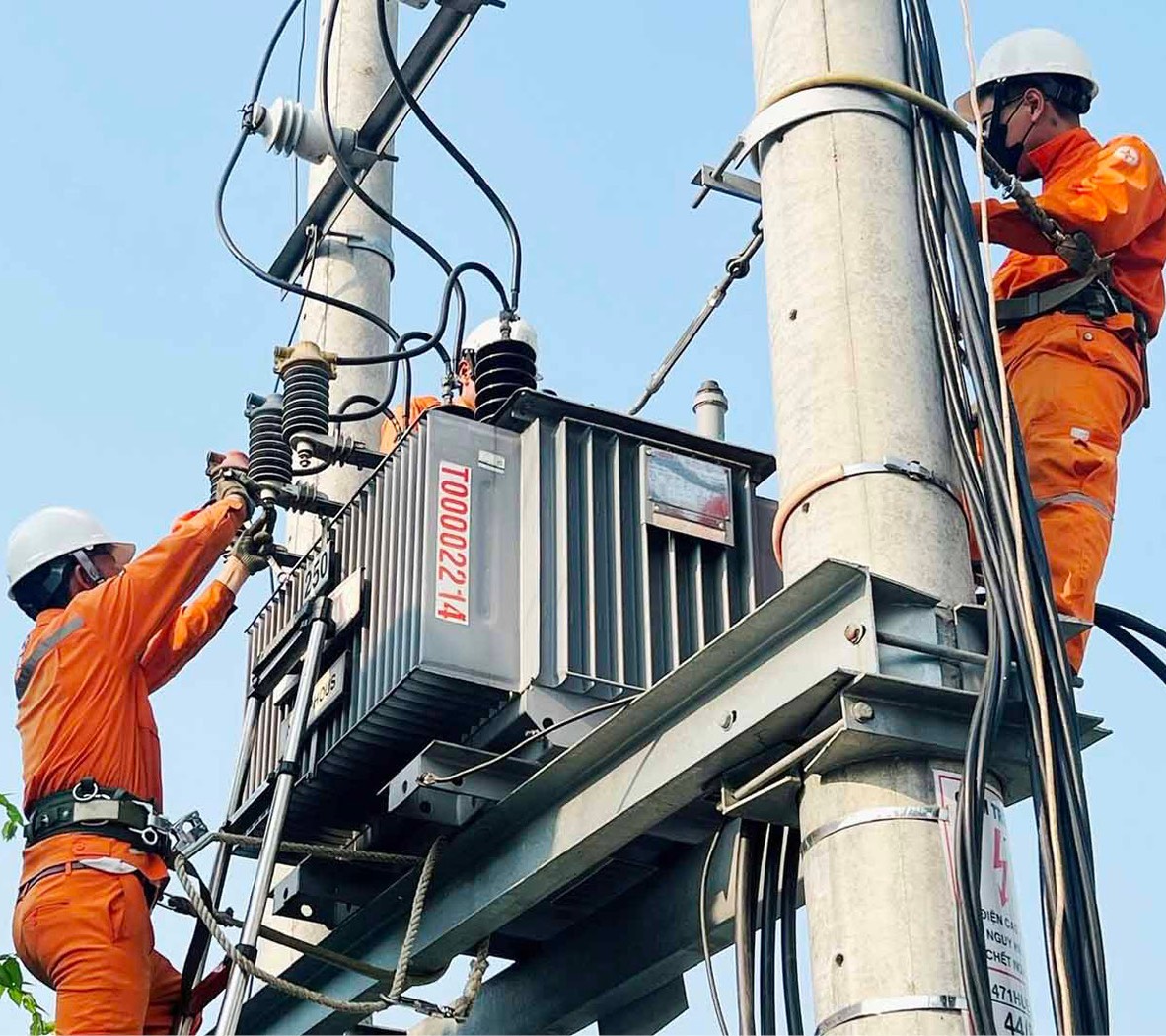 Đầu tư đồng bộ nguồn và lưới điện