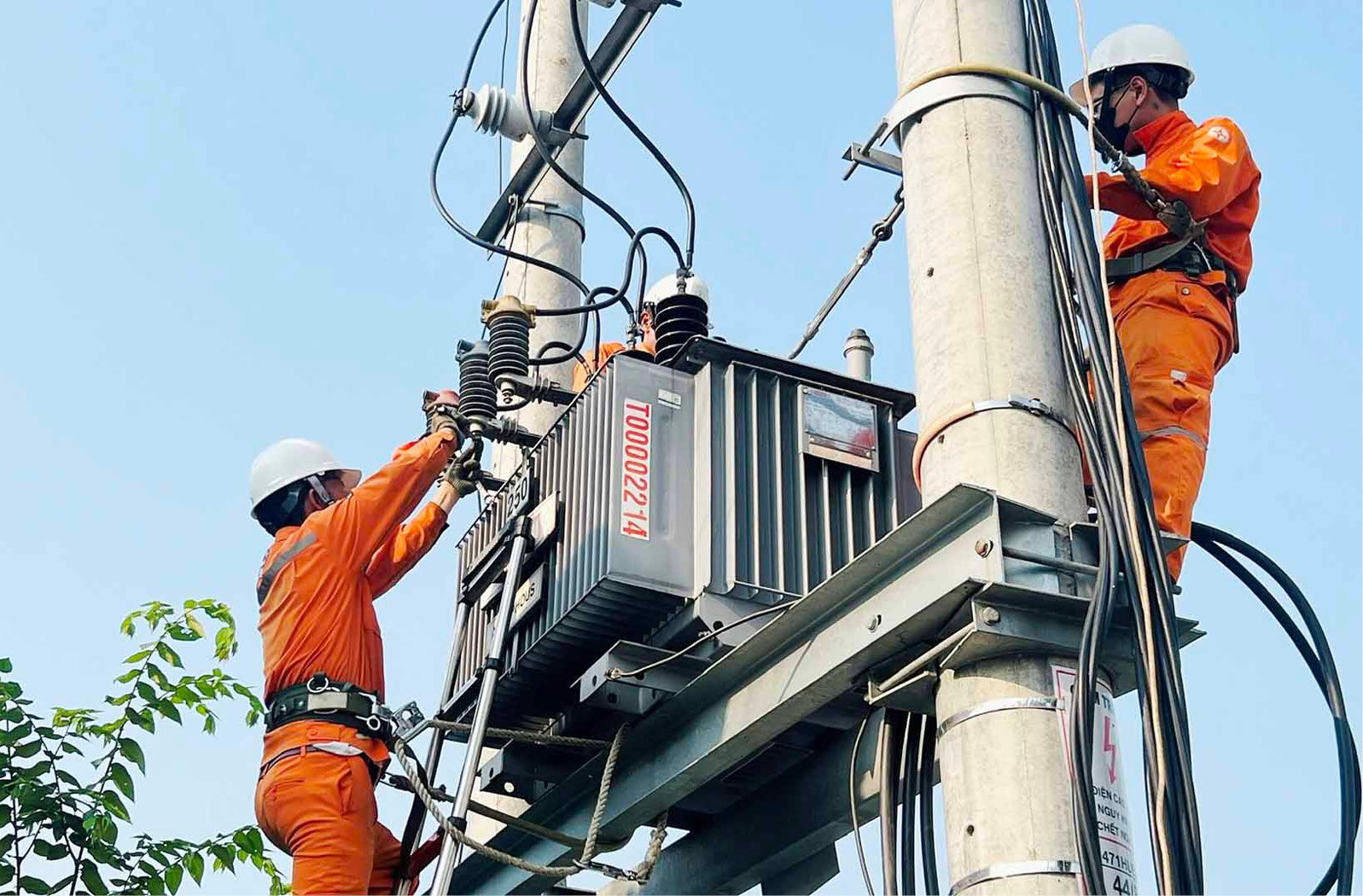 Đầu tư đồng bộ nguồn và lưới điện