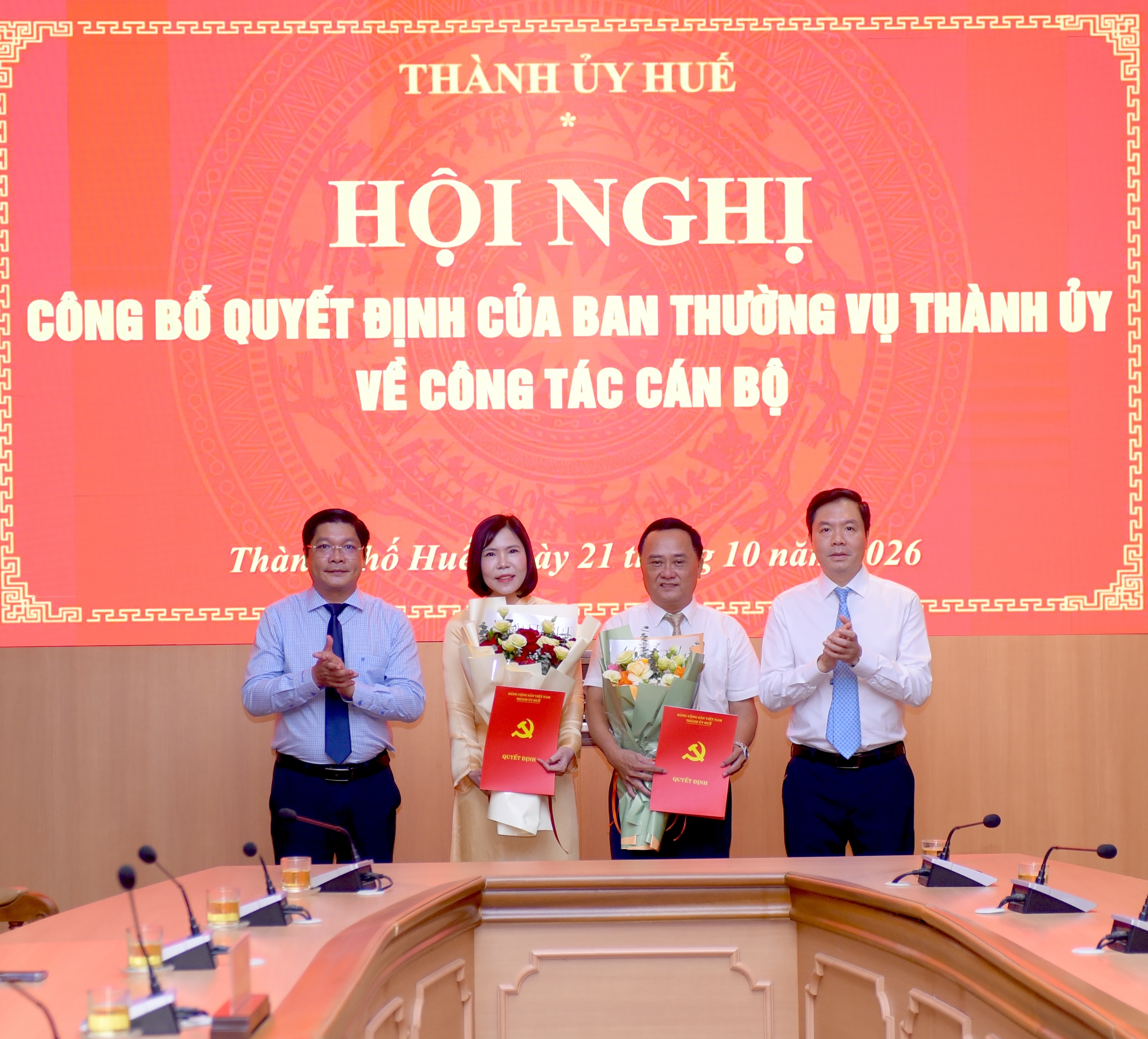 Thành ủy Huế công bố các quyết định về điều động cán bộ