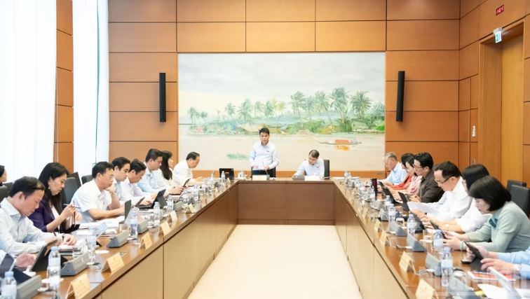 Quốc hội thảo luận sửa đổi một số luật về thuế