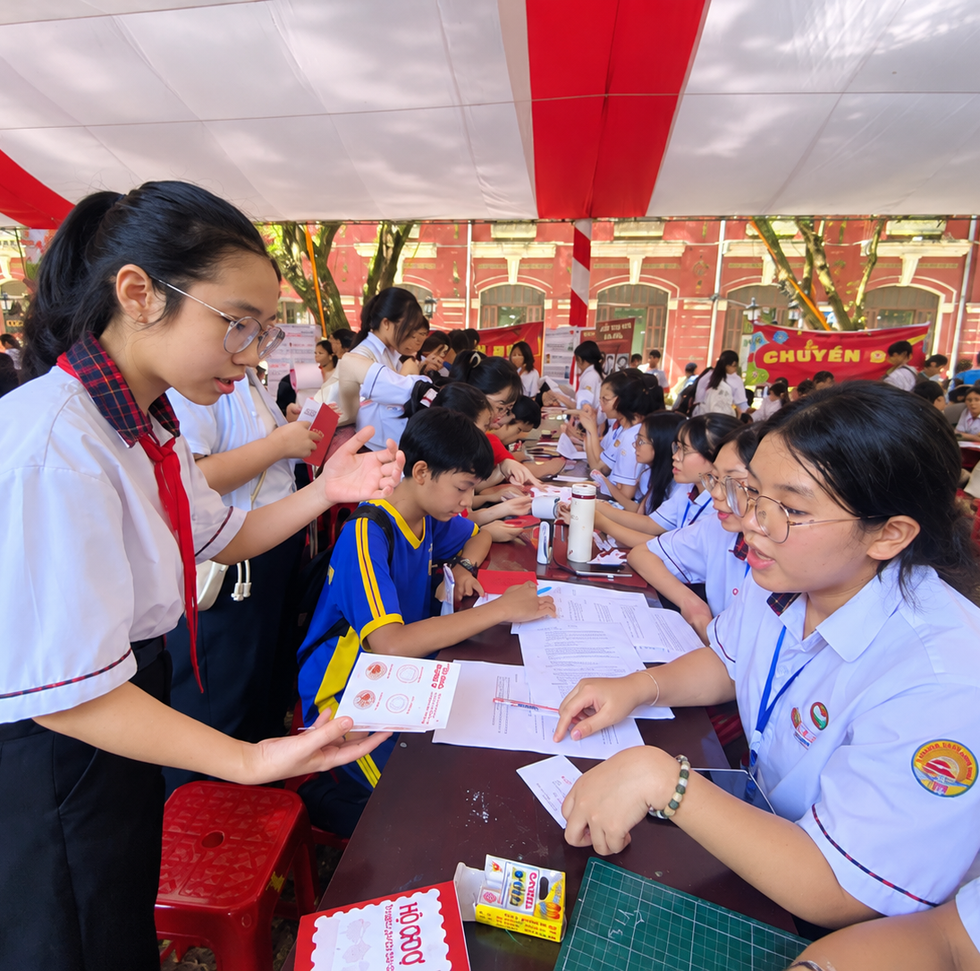 Tìm giải pháp tạo nguồn học sinh xuất sắc cho Trường THPT Chuyên Quốc Học - Huế