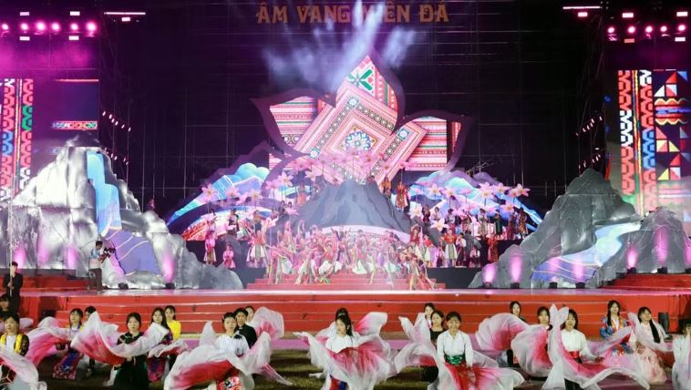 Khai mạc Lễ hội hoa tam giác mạch với chủ đề “Âm vang miền đá”
