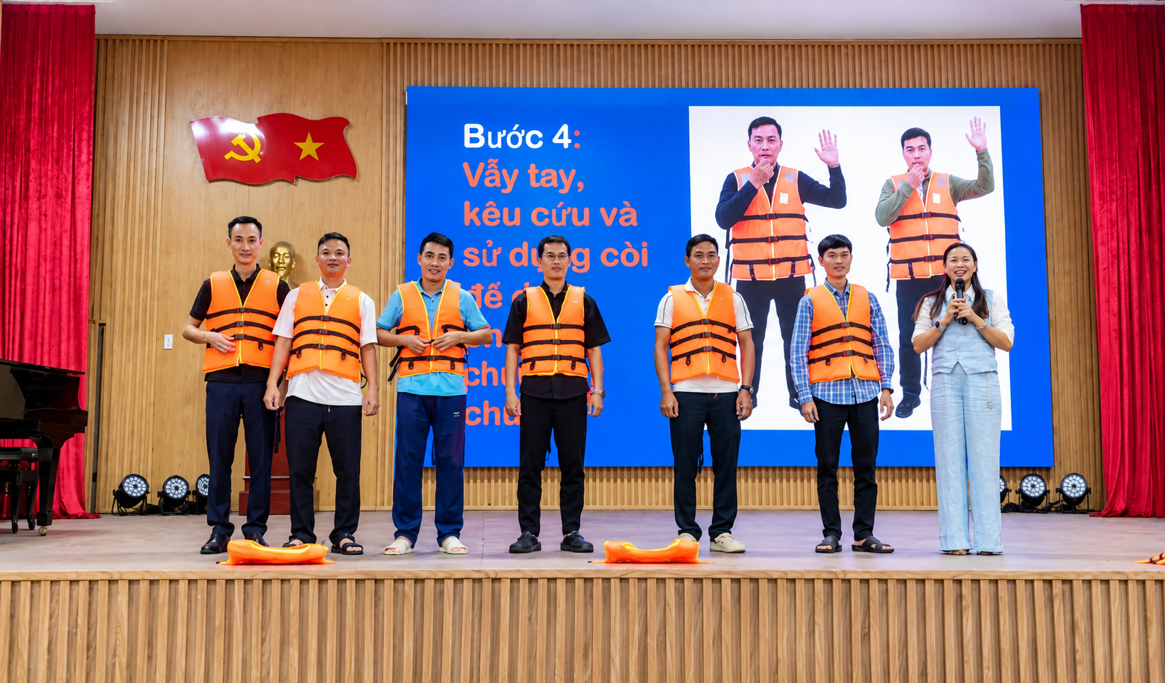 Tập huấn dạy bơi an toàn và phòng, chống đuối nước cho giáo viên tiểu học