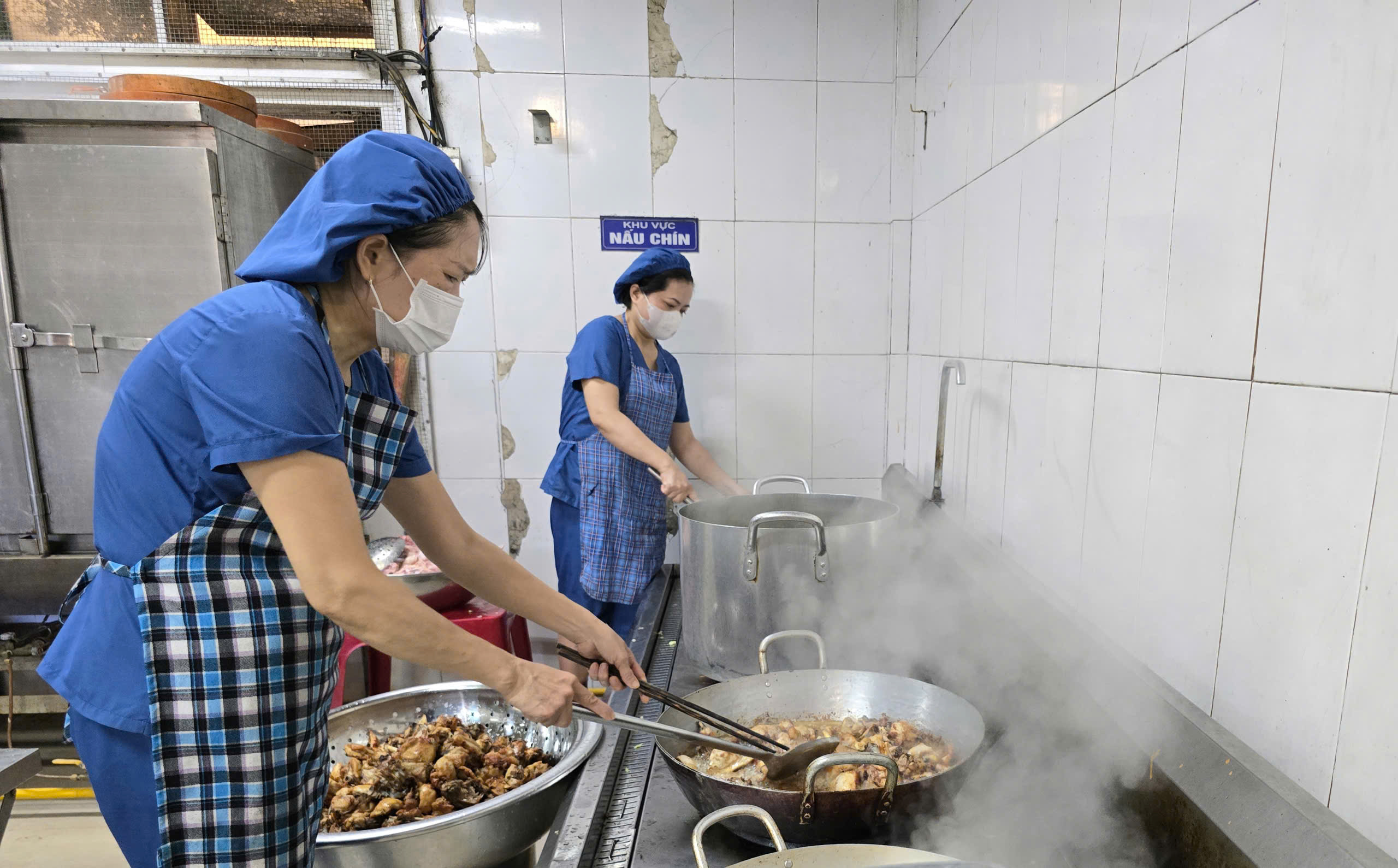 Nâng cao hiệu quả bảo đảm an toàn thực phẩm tại bếp ăn bán trú trường học