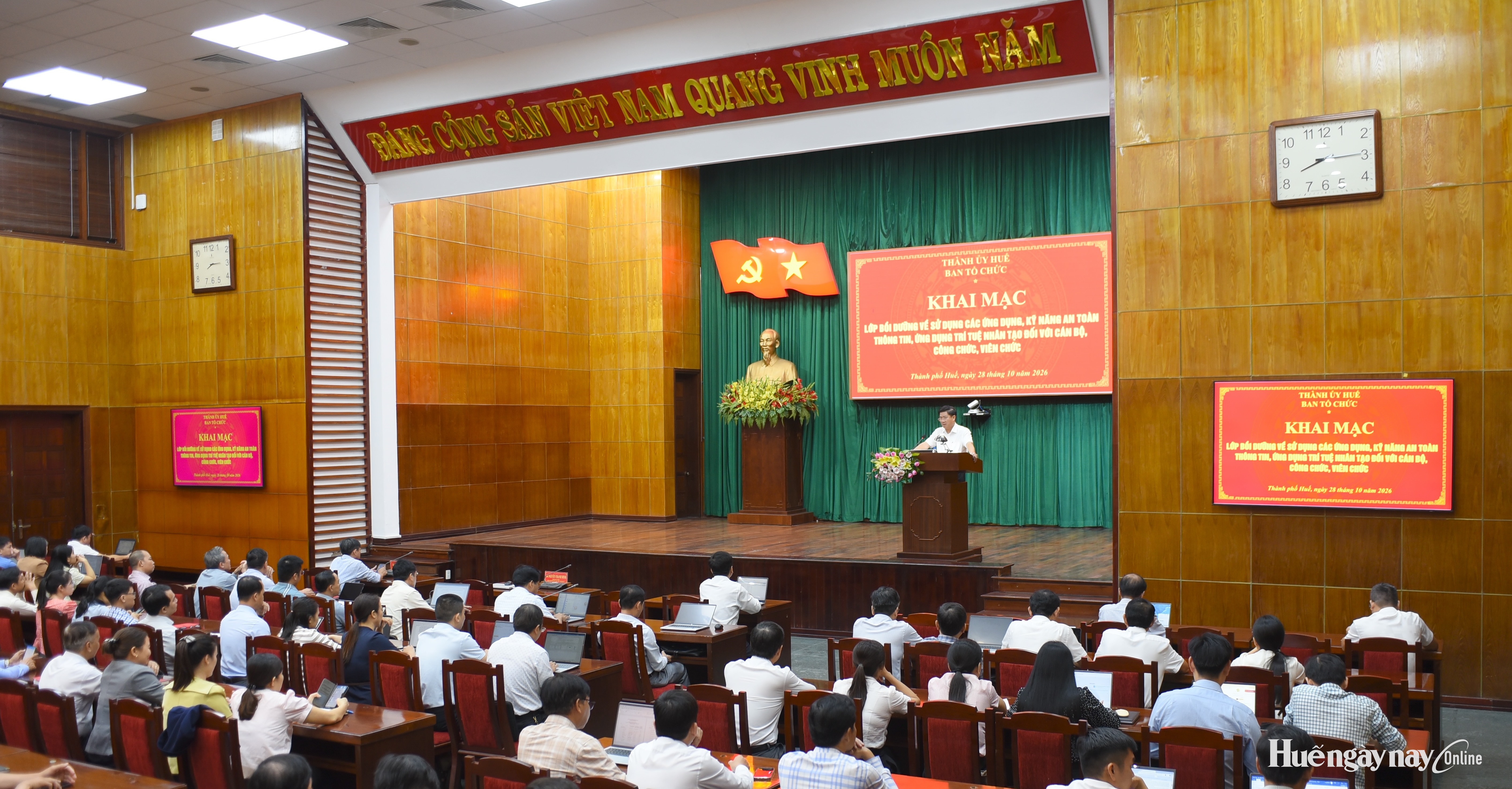 Bồi dưỡng kỹ năng số, ứng dụng trí tuệ nhân tạo trong các cơ quan Đảng