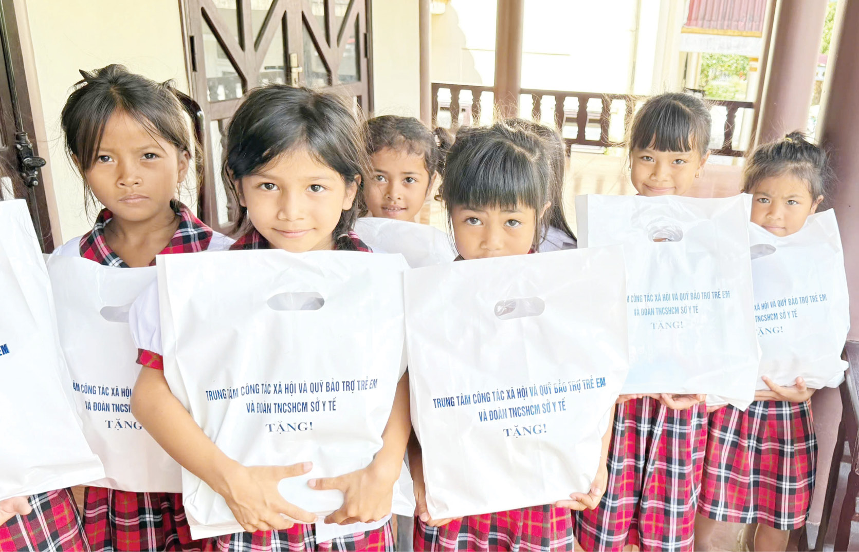 Nối những vòng tay