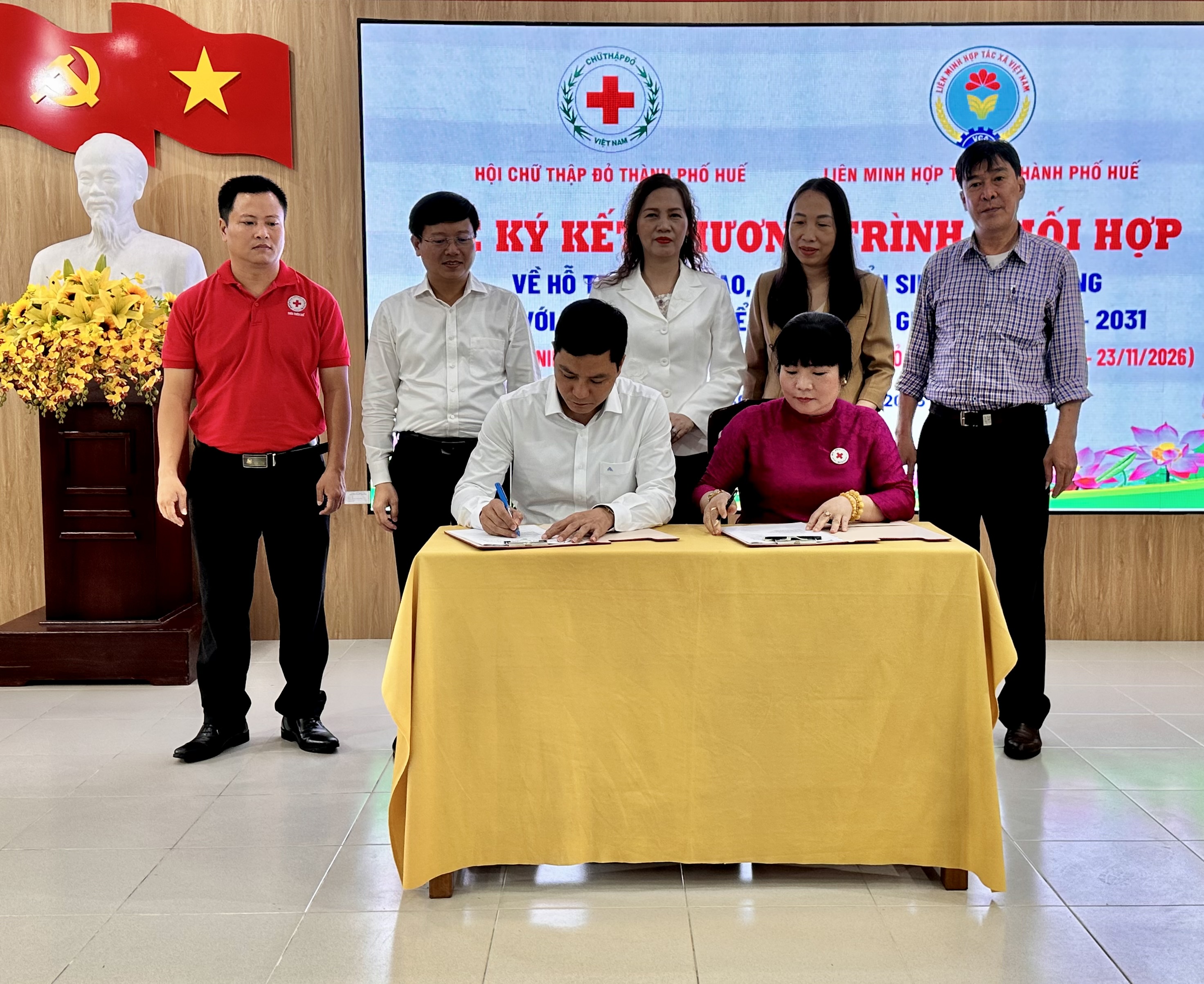 Chung tay hỗ trợ nhân đạo, tạo sinh kế lâu dài