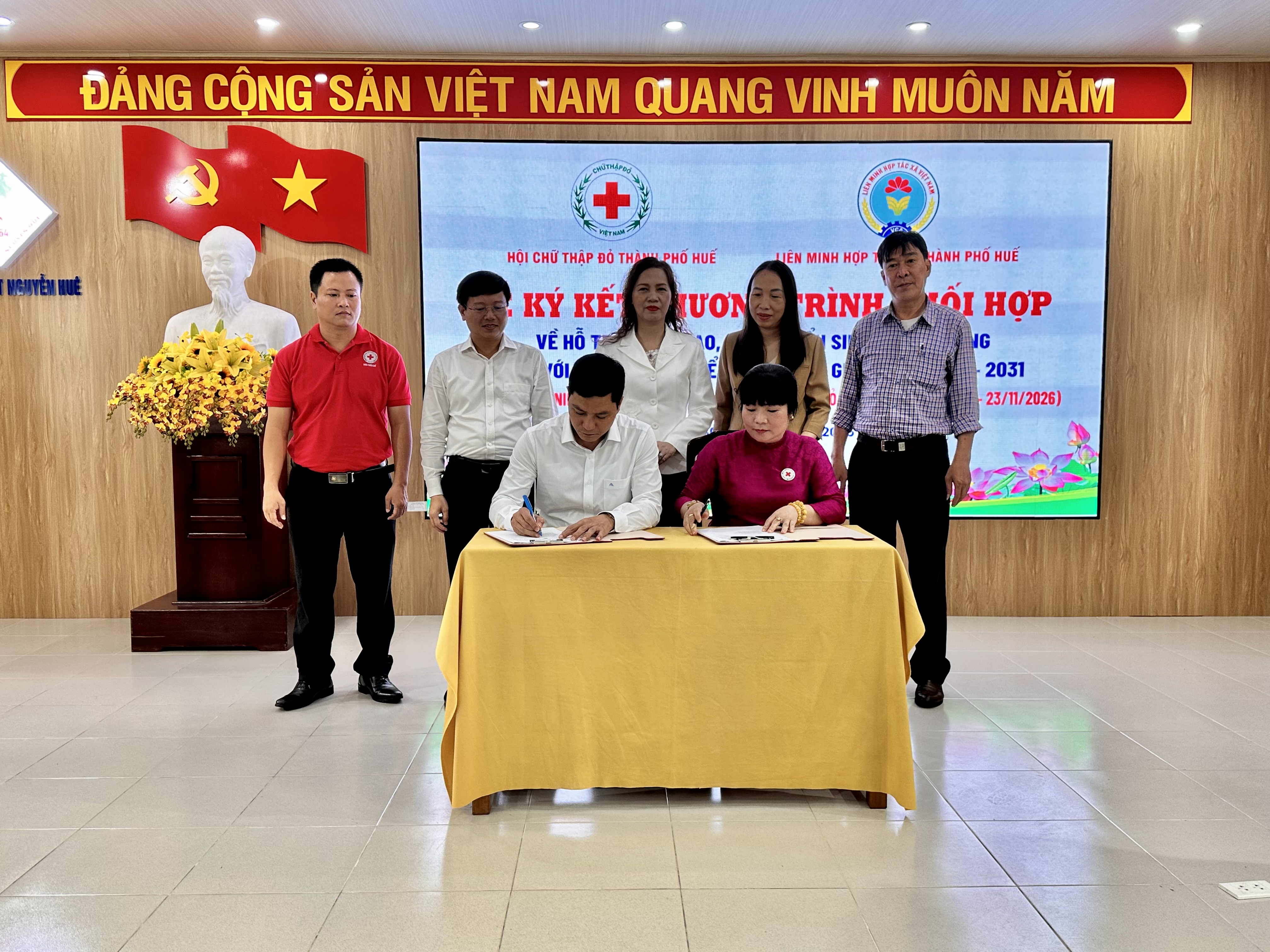 Chung tay hỗ trợ nhân đạo, tạo sinh kế lâu dài