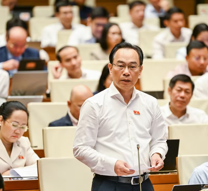 Bộ trưởng Hoàng Minh Sơn Cung cấp miễn phí sách giáo khoa cho học sinh từ năm học 2028-2029