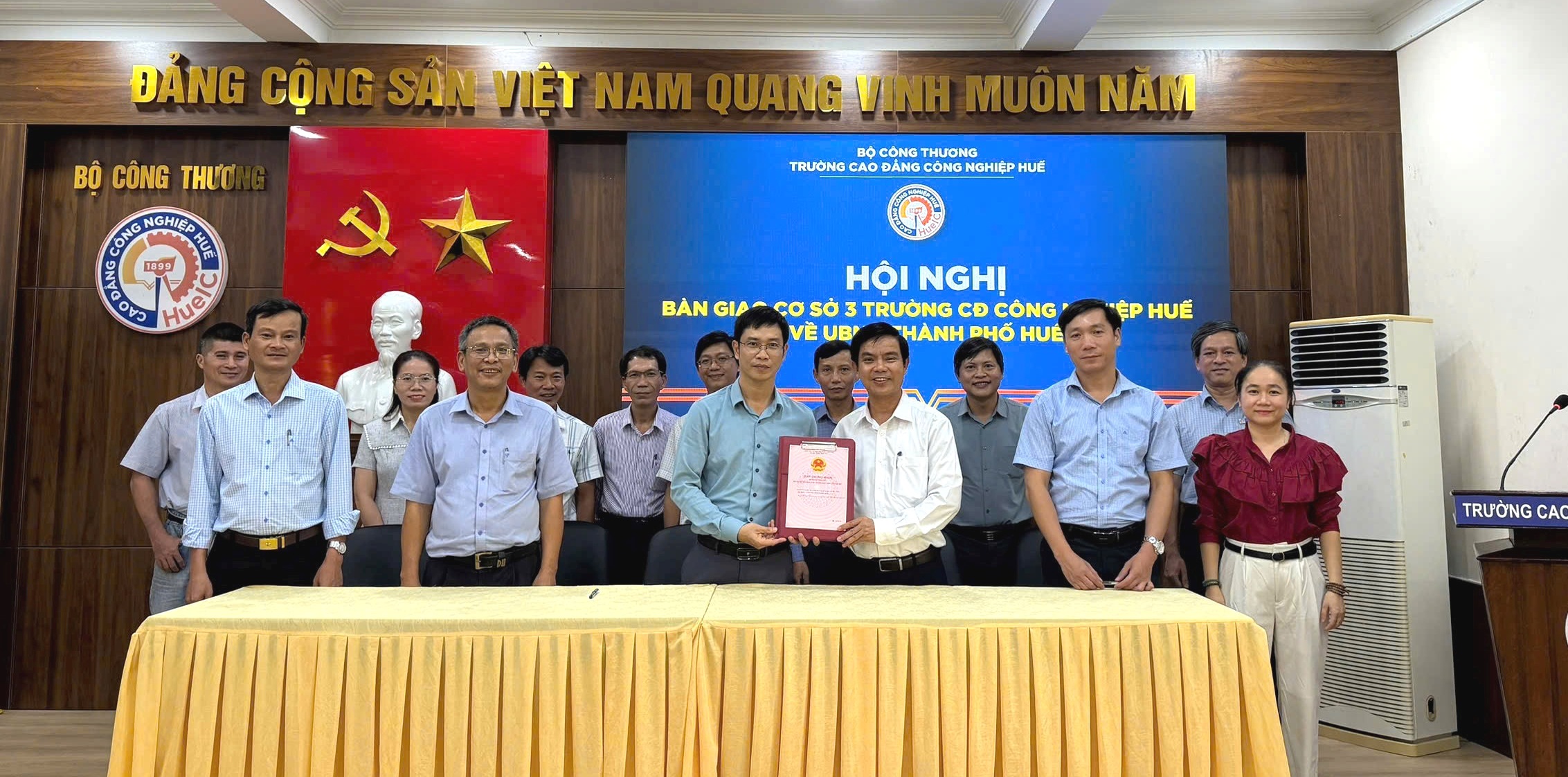 Bàn giao Cơ sở 3 Trường Cao đẳng Công nghiệp Huế để mở rộng Trường THPT Phan Đăng Lưu
