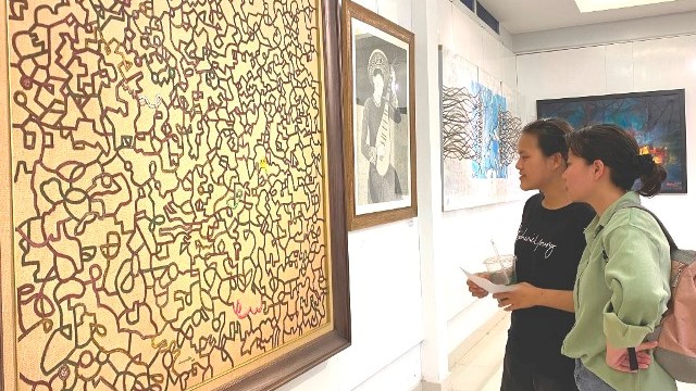 Introducing new artworks of young artists