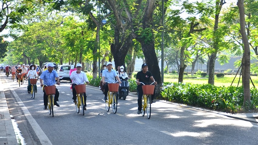 Designing a tour using public bikes in Thua Thien Hue
