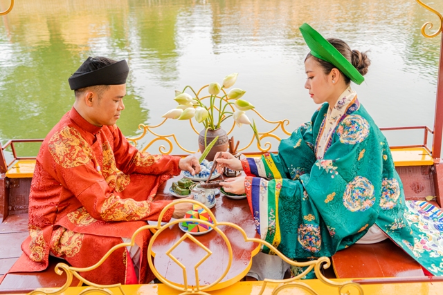 Enjoying tea in the Royal Palace