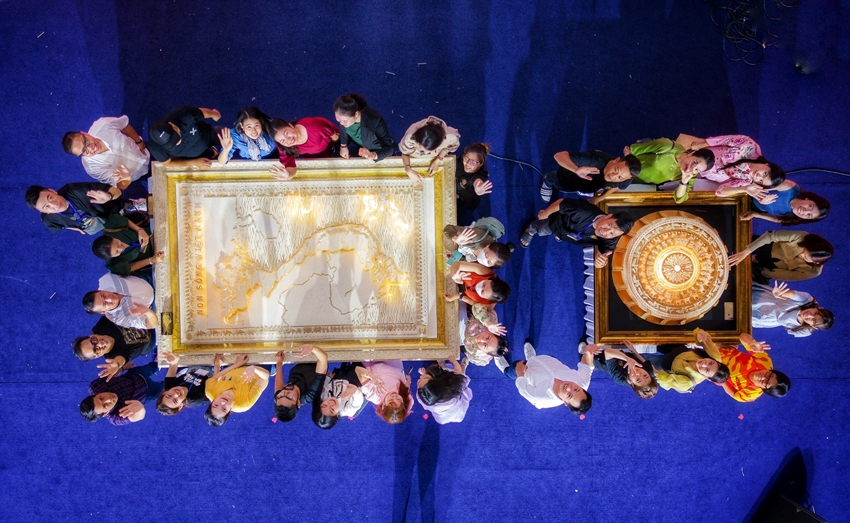 The journey of the work Map of Vietnam made from giang toothpicks to travel to Hue