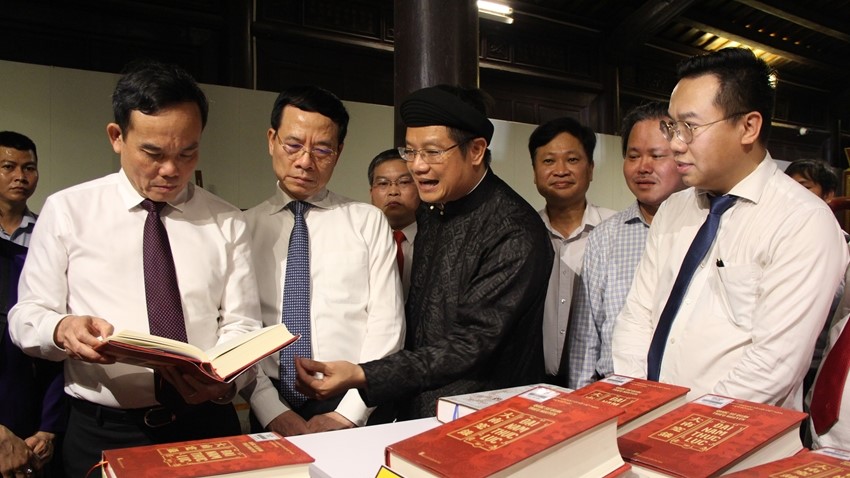 Creating the most favorable environment to encourage people to write and read books