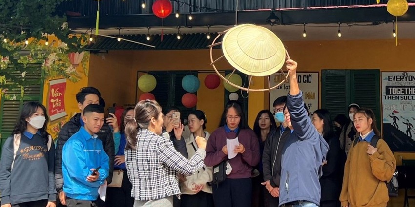 Van The conical hats to represent Hue conical hats at Traditional Craft Festival