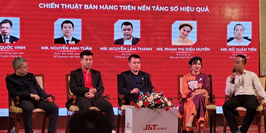 Creating success on digital business platforms