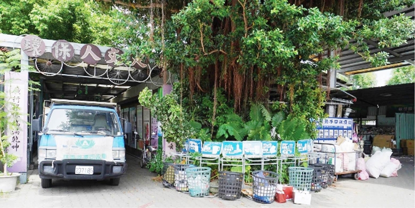 A far from home heart of Hue towards the issue of plastic waste
