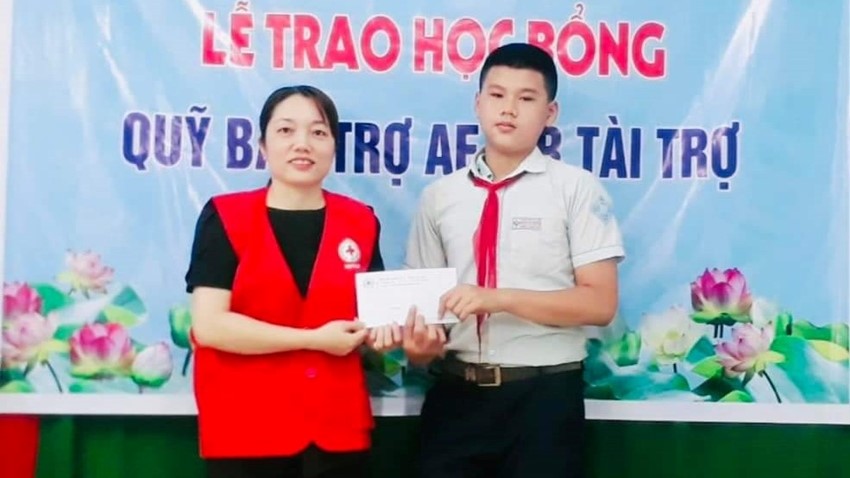 18 students with difficult circumstances receive scholarships from AEJJR Sponsorship Fund