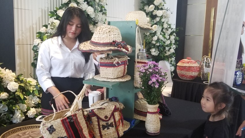 4 projects and initiatives on plastic waste reduction are sponsored