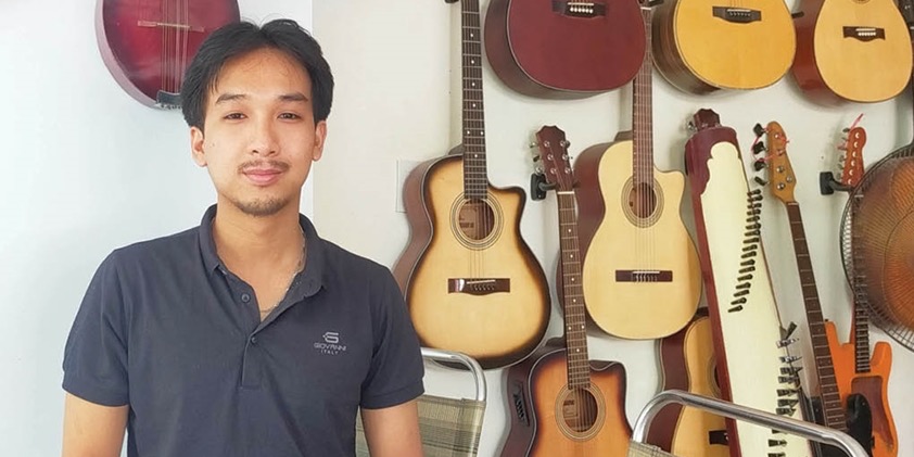 The young man devoted to Hue Singing