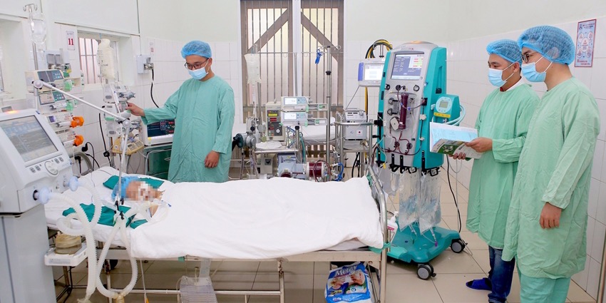 Saving pediatric patient having cardiogenic shock, ventricular fibrillation due to fulminant myocarditis using VA-ECMO