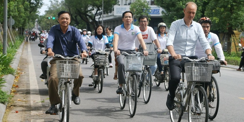 National workshop on sharing experiences in management of shared bicycles and electric scooters