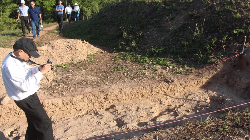 The altar of heaven in Mount Ban has a difference basing itself on natural factors