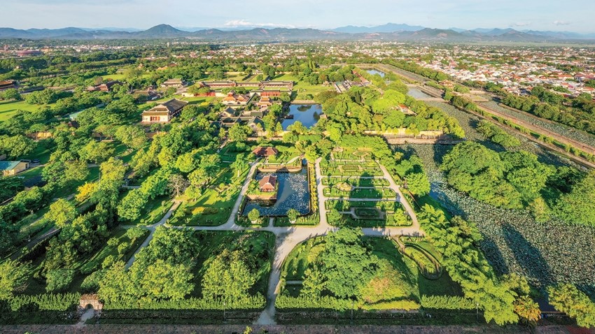 “Visiting” Co Ha Garden