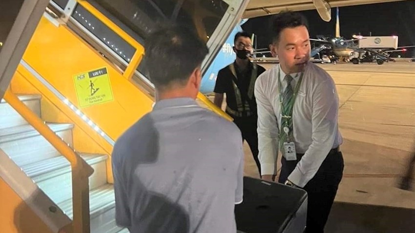 Bamboo Airways flight was 23 minutes late waiting for a donated heart