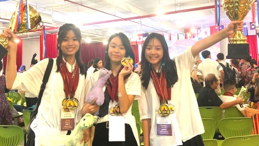 Phan Ngoc Anh Thu wins the Gold Cup of the World Scholar’s Cup