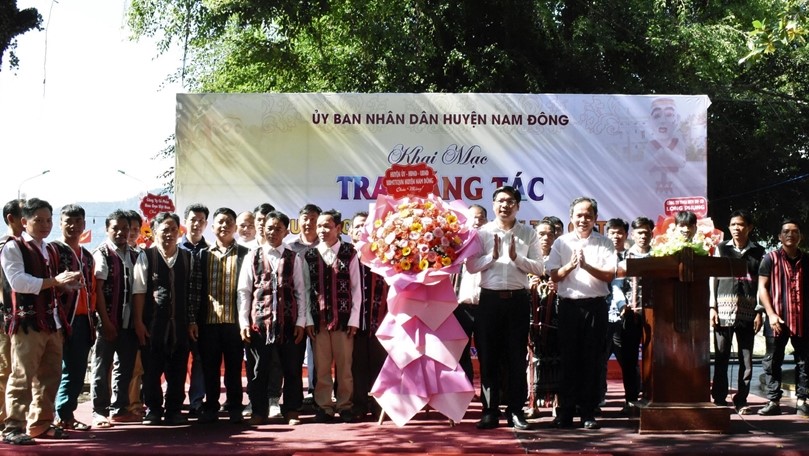 Over 30 artists participate in Co Tu ethnic traditional sculpture creation camp