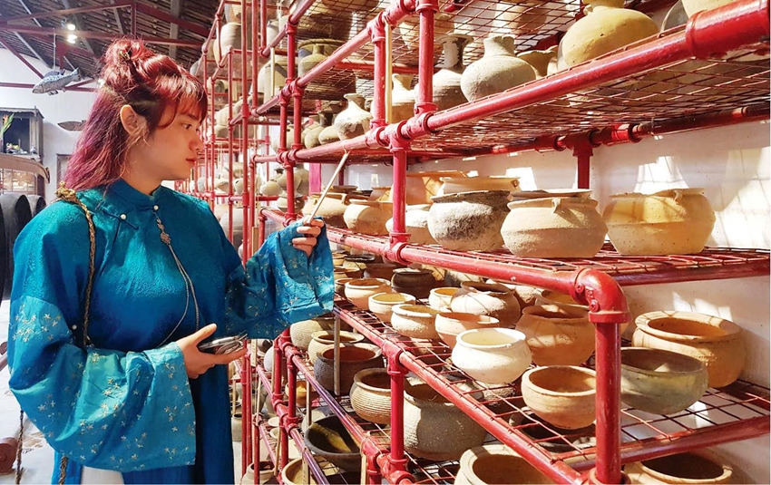 Encouraging the young generation to fall in love with Ao Dai