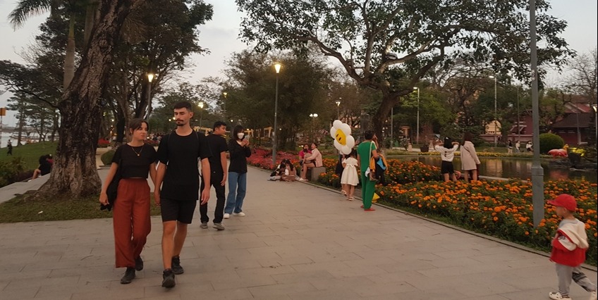 Hue City Toward the development of smart tourist information infrastructure