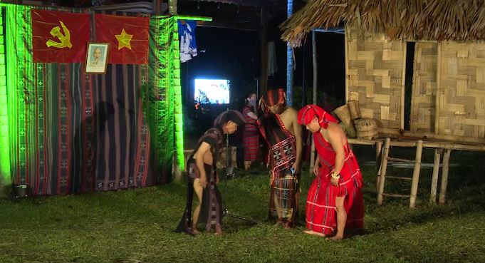 Re-enactment of Uncle Ho s surname naming ceremony for the A Luoi people