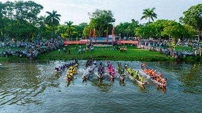 Exciting the 34th Traditional Boat Racing Festival to Celebrate ...